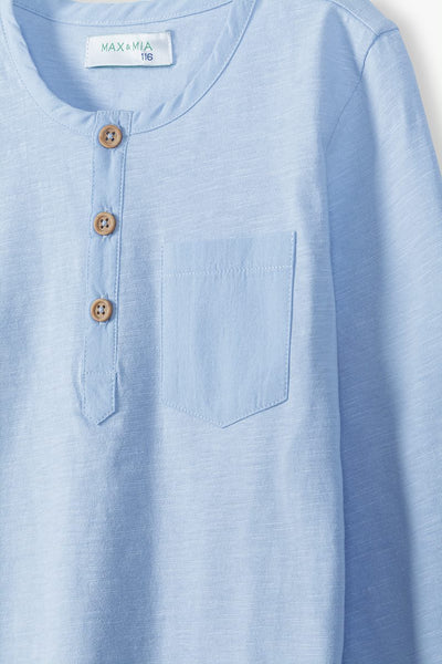 A cotton boy's blouse with buttons and a blue pocket
