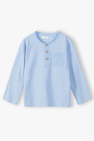 A cotton boy's blouse with buttons and a blue pocket